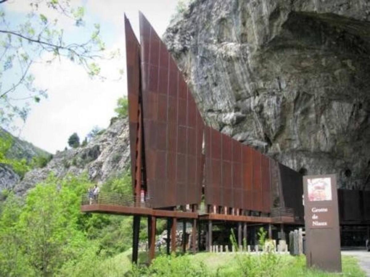 Le Petit Nid Rouge Lägenhet Ustou Exteriör bild